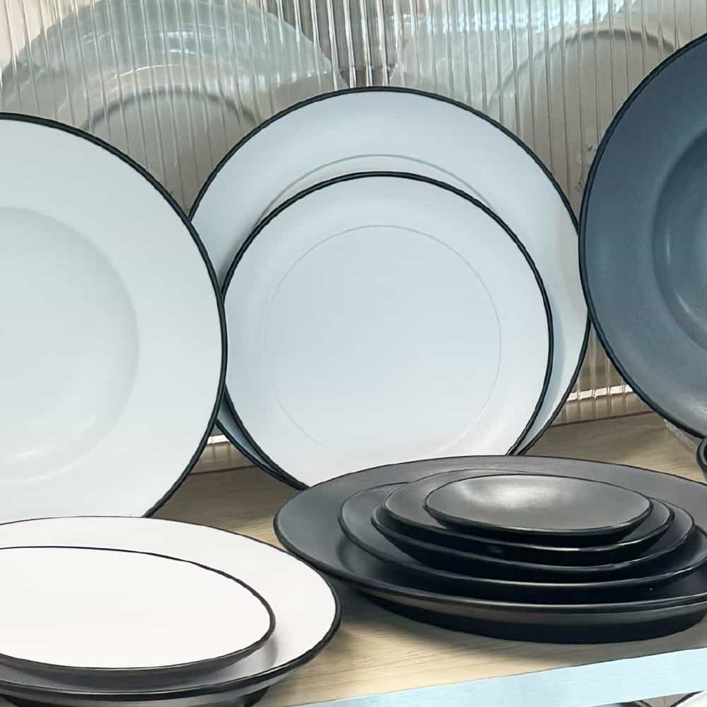 Melamine Round Plate 210mm w/ Wide Rim White/Black